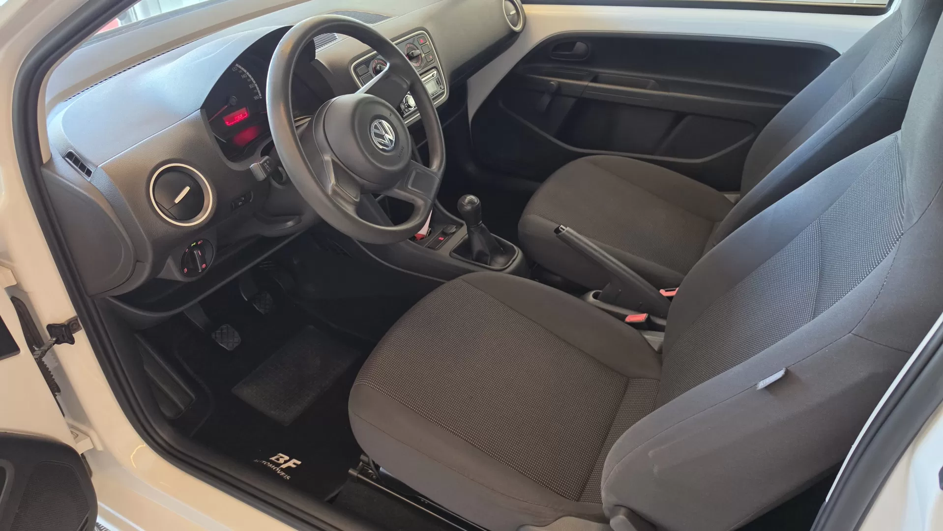 VW Up white - foto 6
