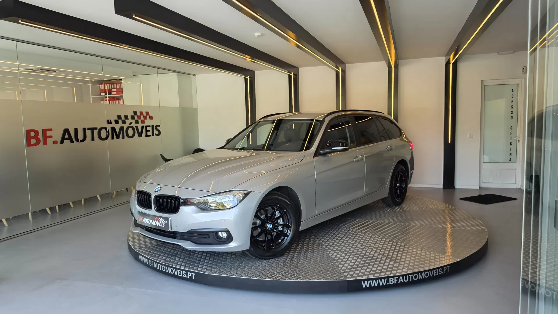 BMW 318 d Line Luxury Auto - foto 2