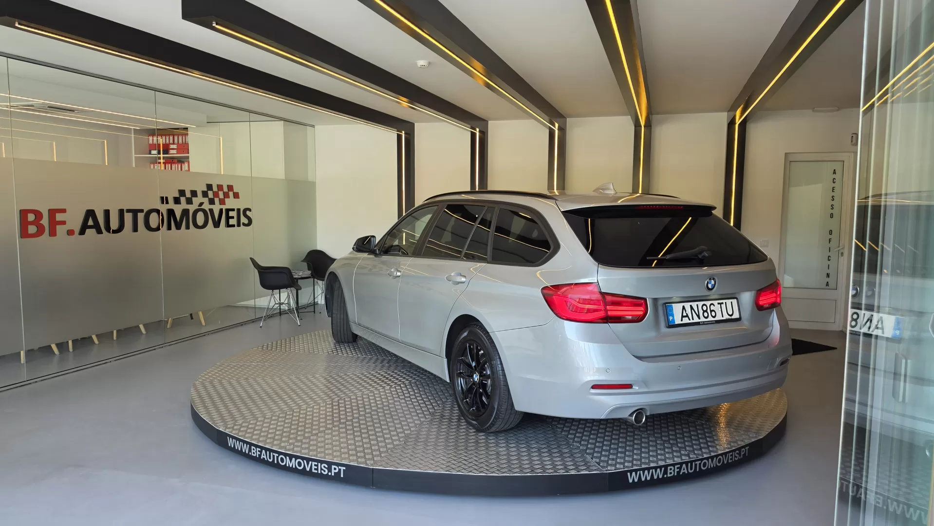 BMW 318 d Line Luxury Auto - foto 3