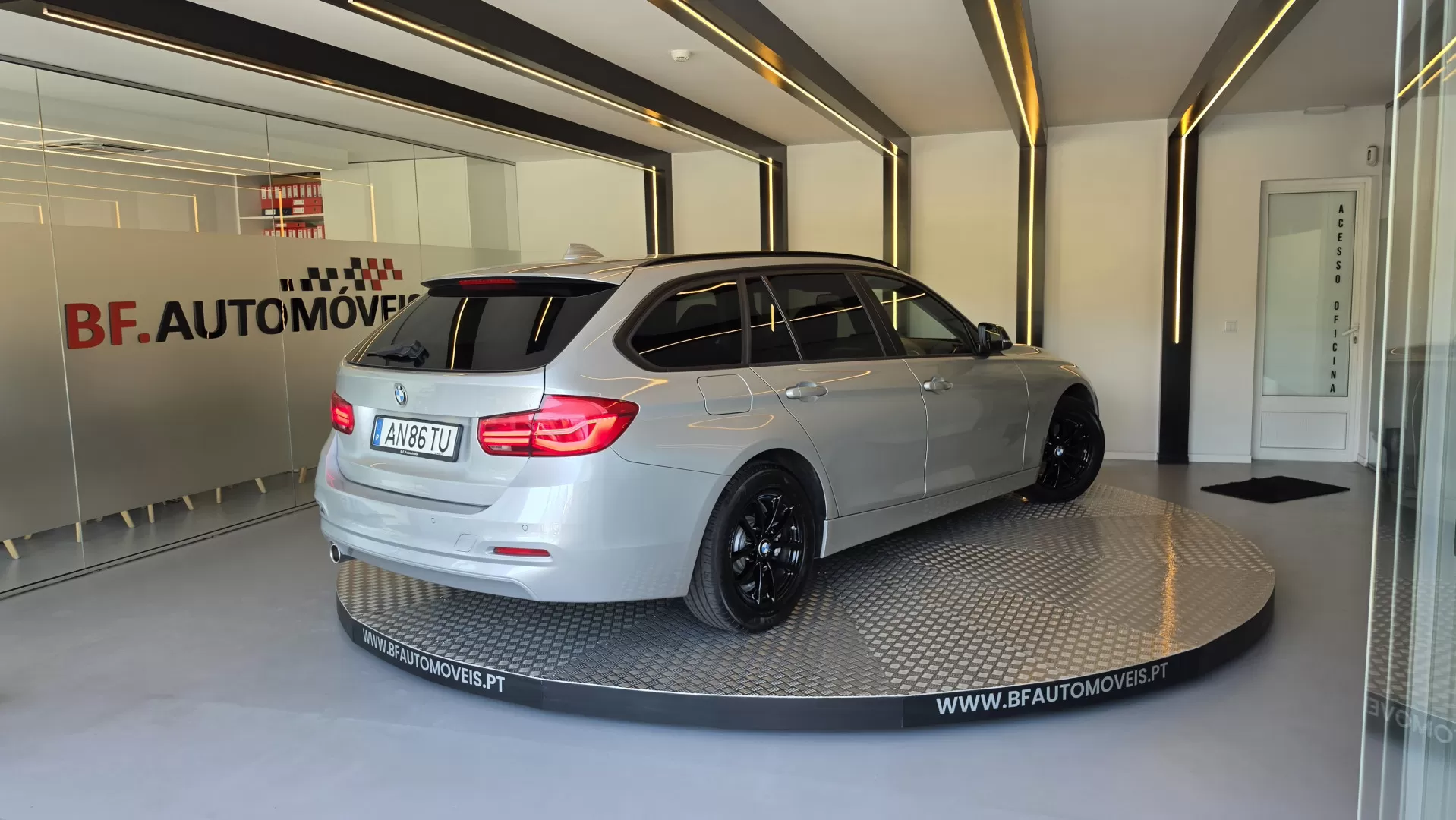 BMW 318 d Line Luxury Auto - foto 4