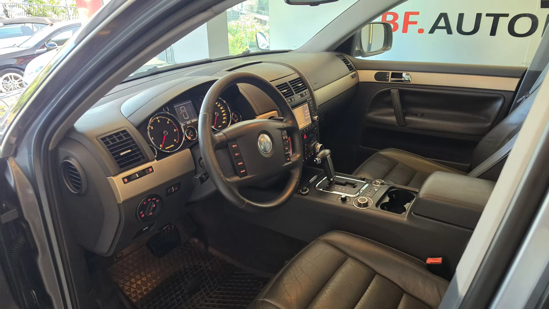 VW Touareg 3.0 TDI V6 Tiptronic - foto 6
