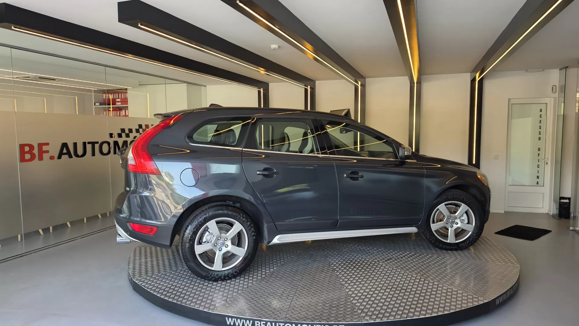 Volvo XC 60 2.0 D3 R-Design Geartronic - foto 7