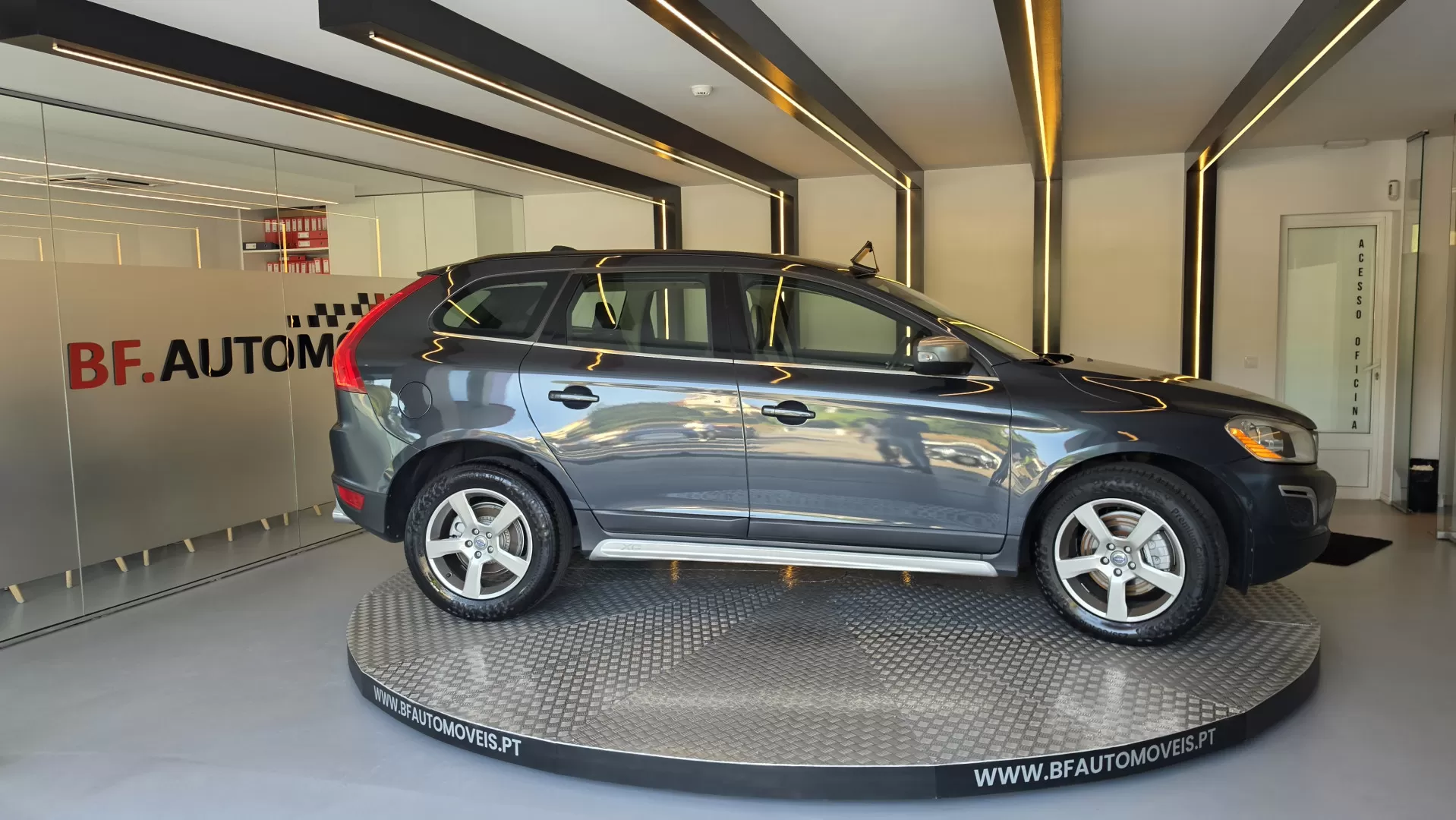 Volvo XC 60 2.0 D3 R-Design Geartronic - foto 8