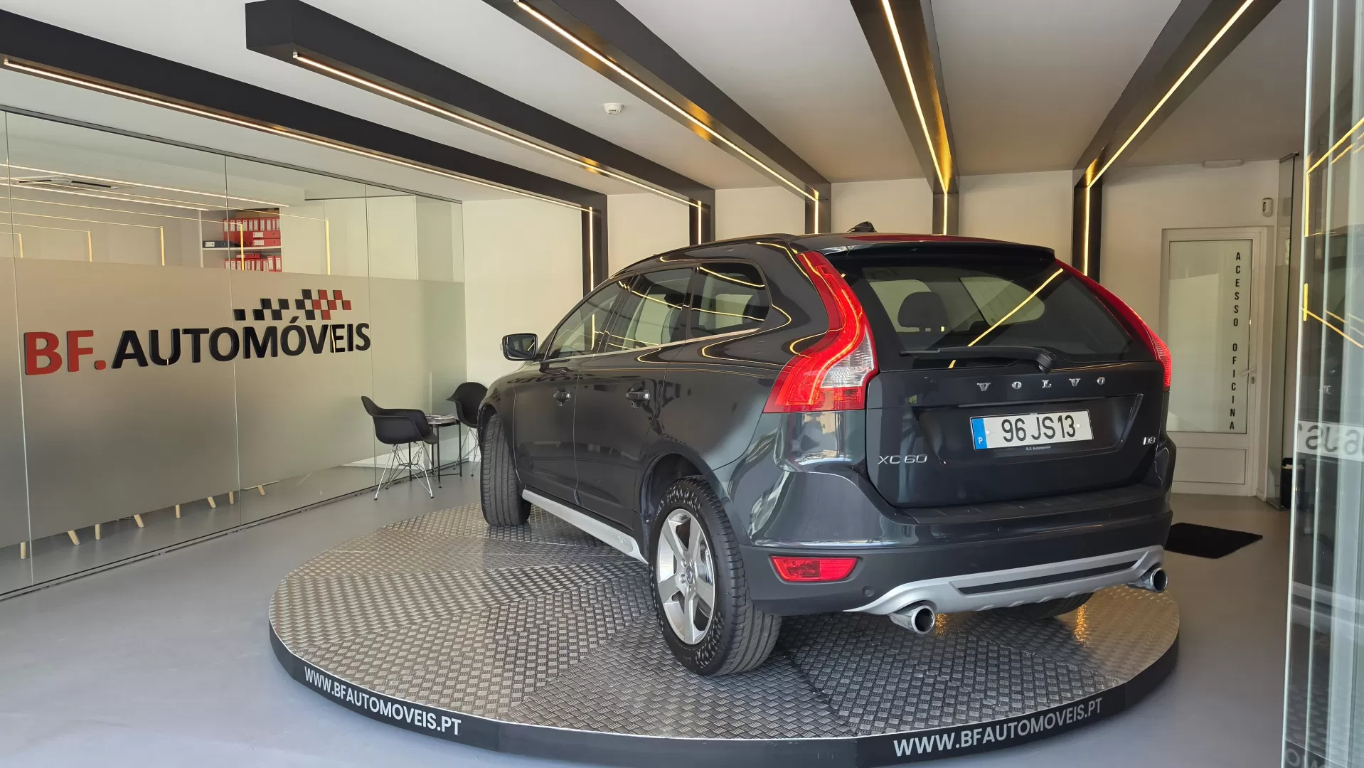 Volvo XC 60 2.0 D3 R-Design Geartronic - foto 3