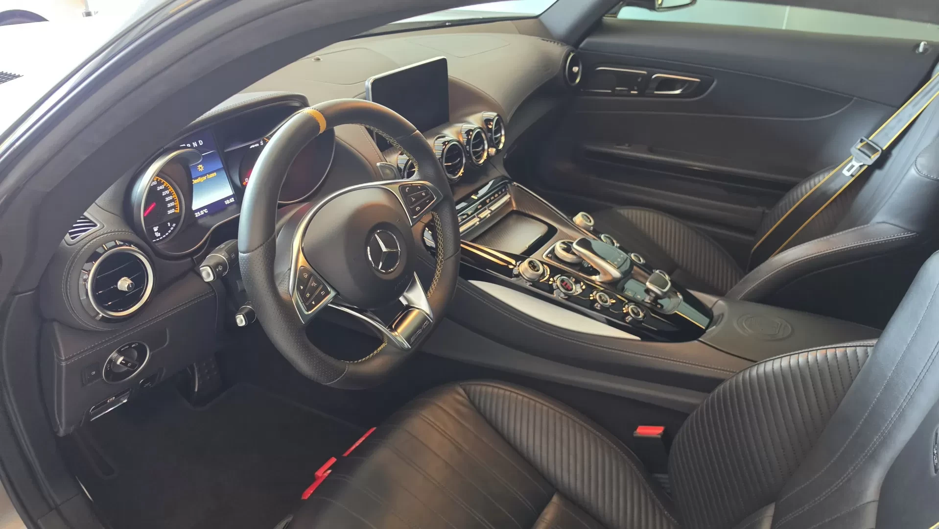 Mercedes-Benz AMG GT S Speedshift 7G-DCT - foto 6