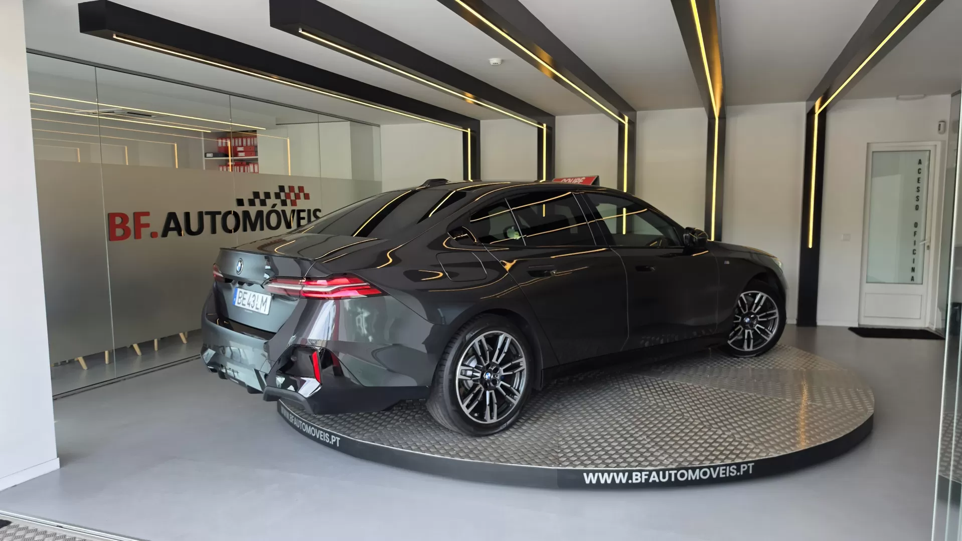 BMW 520 d Pack Desportivo M - foto 4