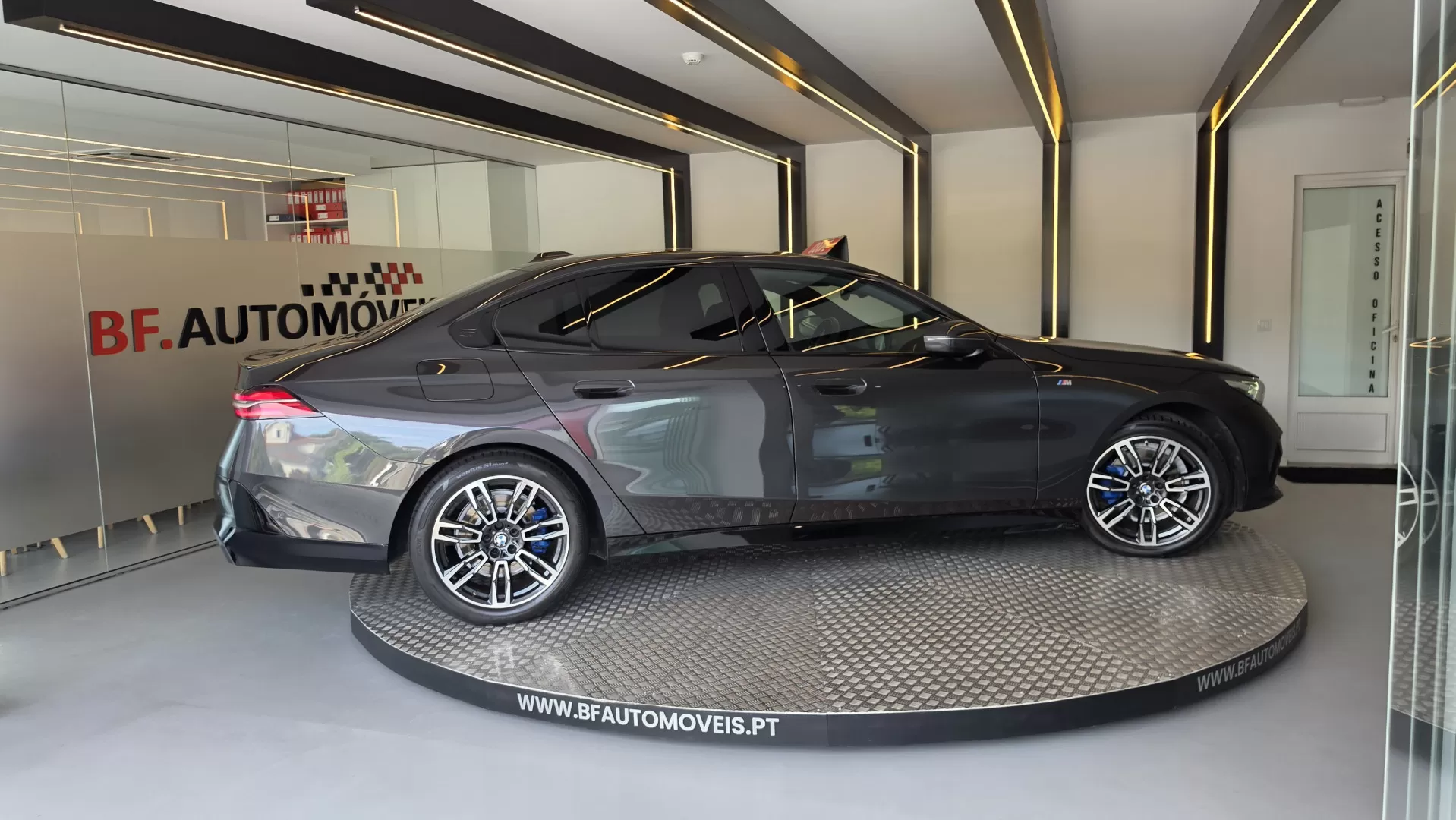 BMW 520 d Pack Desportivo M - foto 7
