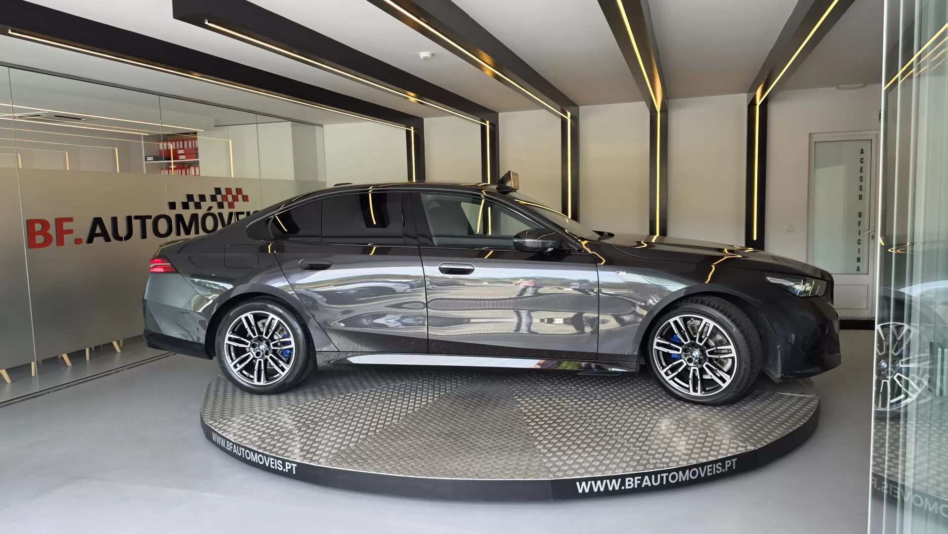 BMW 520 d Pack Desportivo M - foto 8