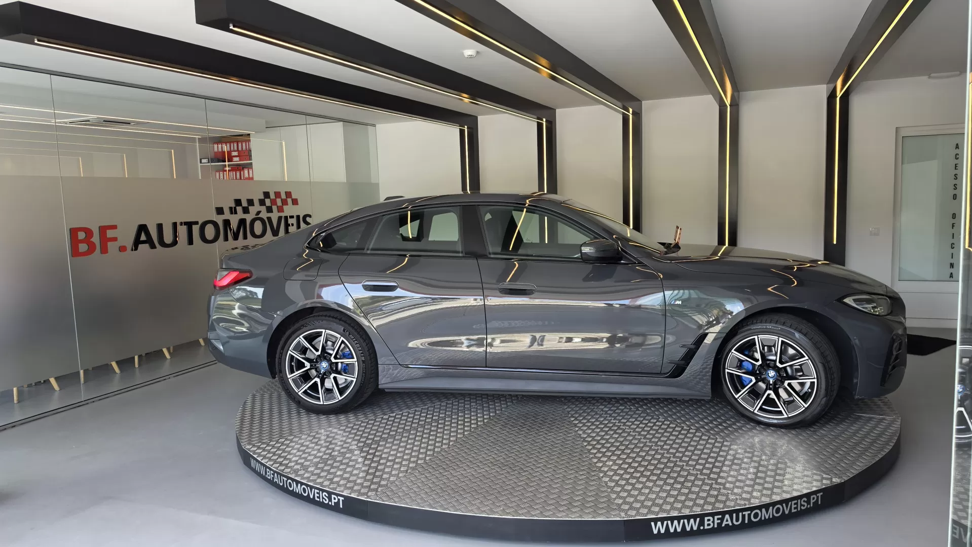 BMW i4 eDrive40 Pack Desportivo M - foto 8