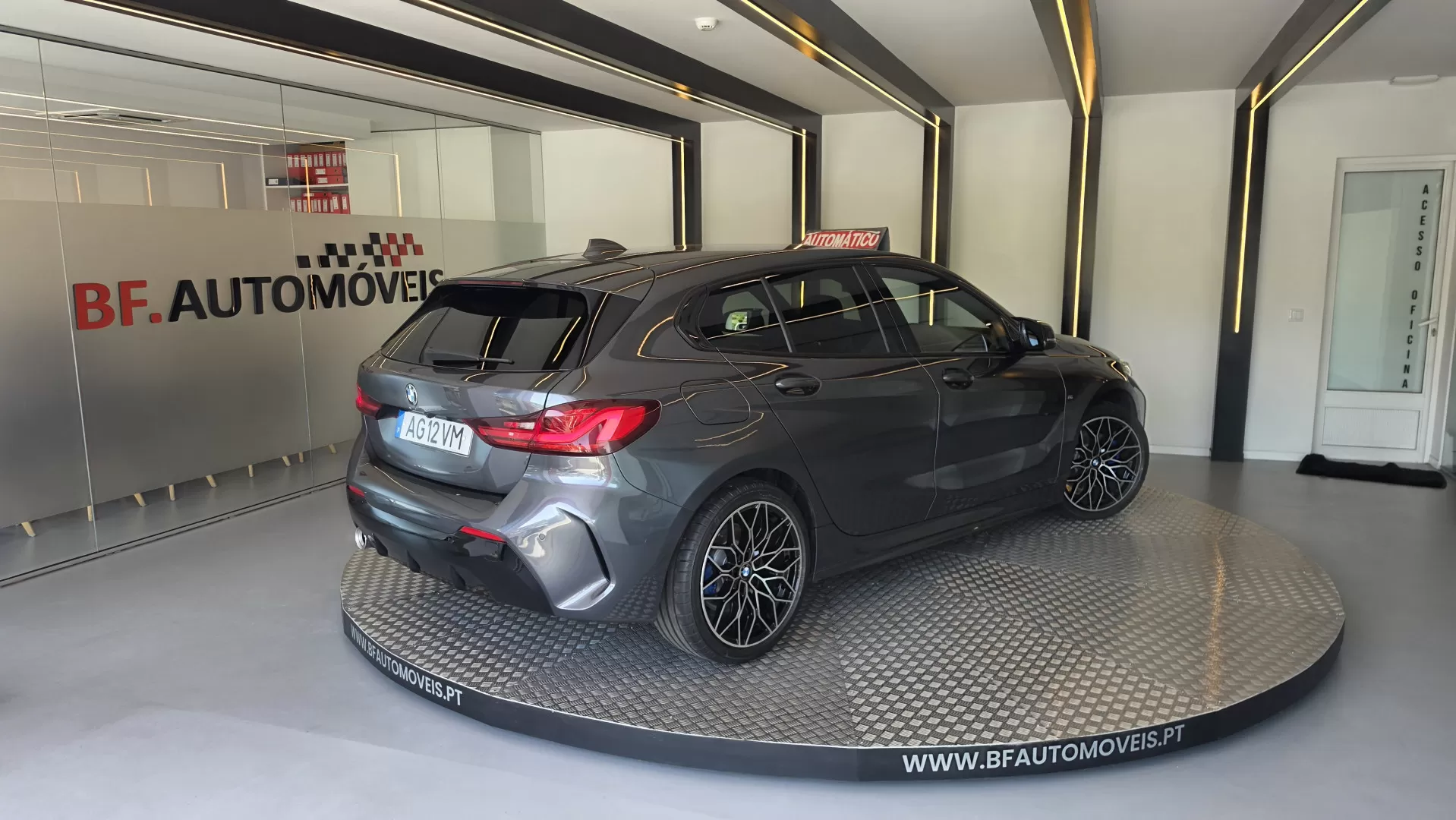 BMW 116 d Pack Desportivo M Auto - foto 4