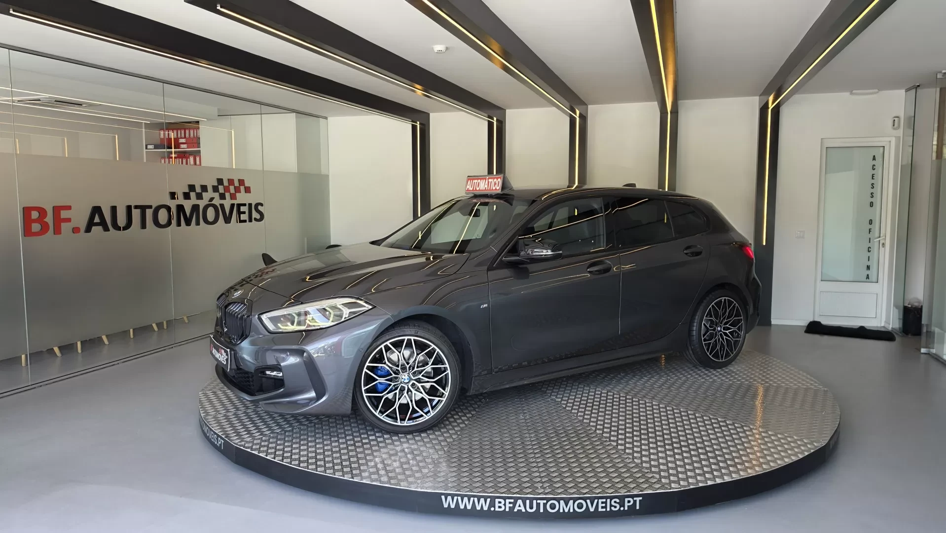BMW 116 d Pack Desportivo M Auto - foto 2