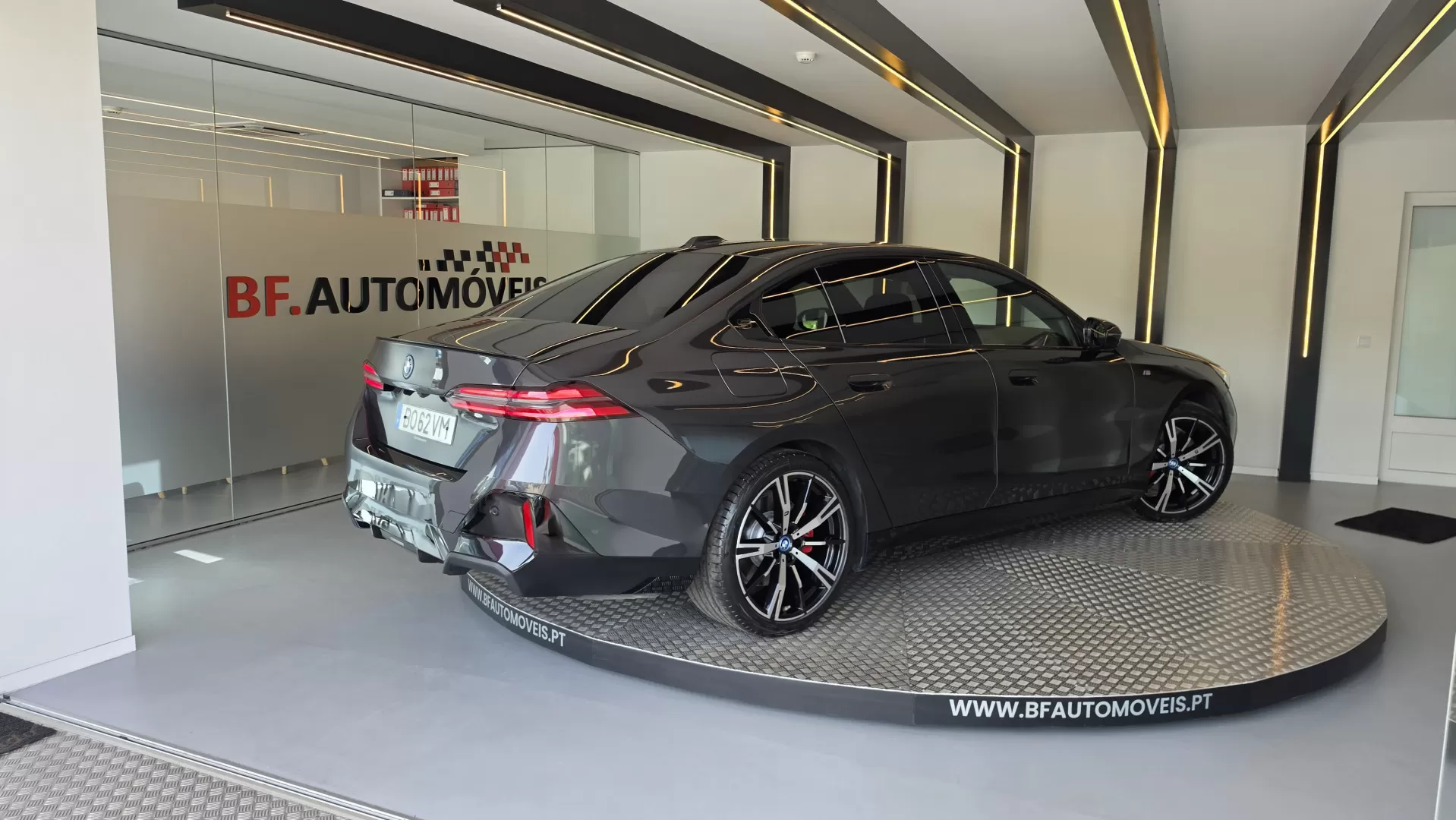 BMW i5 eDrive40 Pack Desportivo M Pro - foto 4