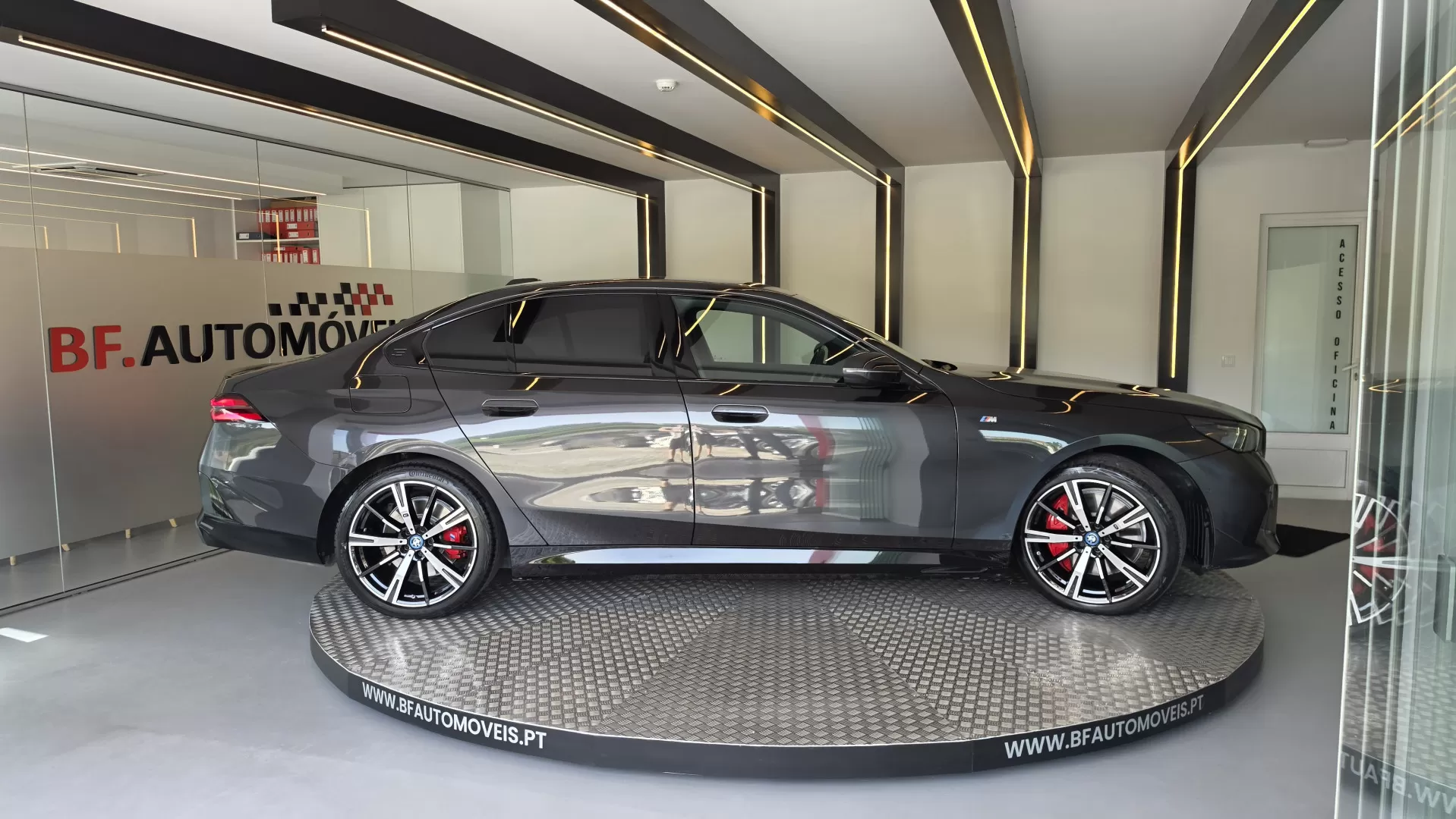 BMW i5 eDrive40 Pack Desportivo M Pro - foto 8