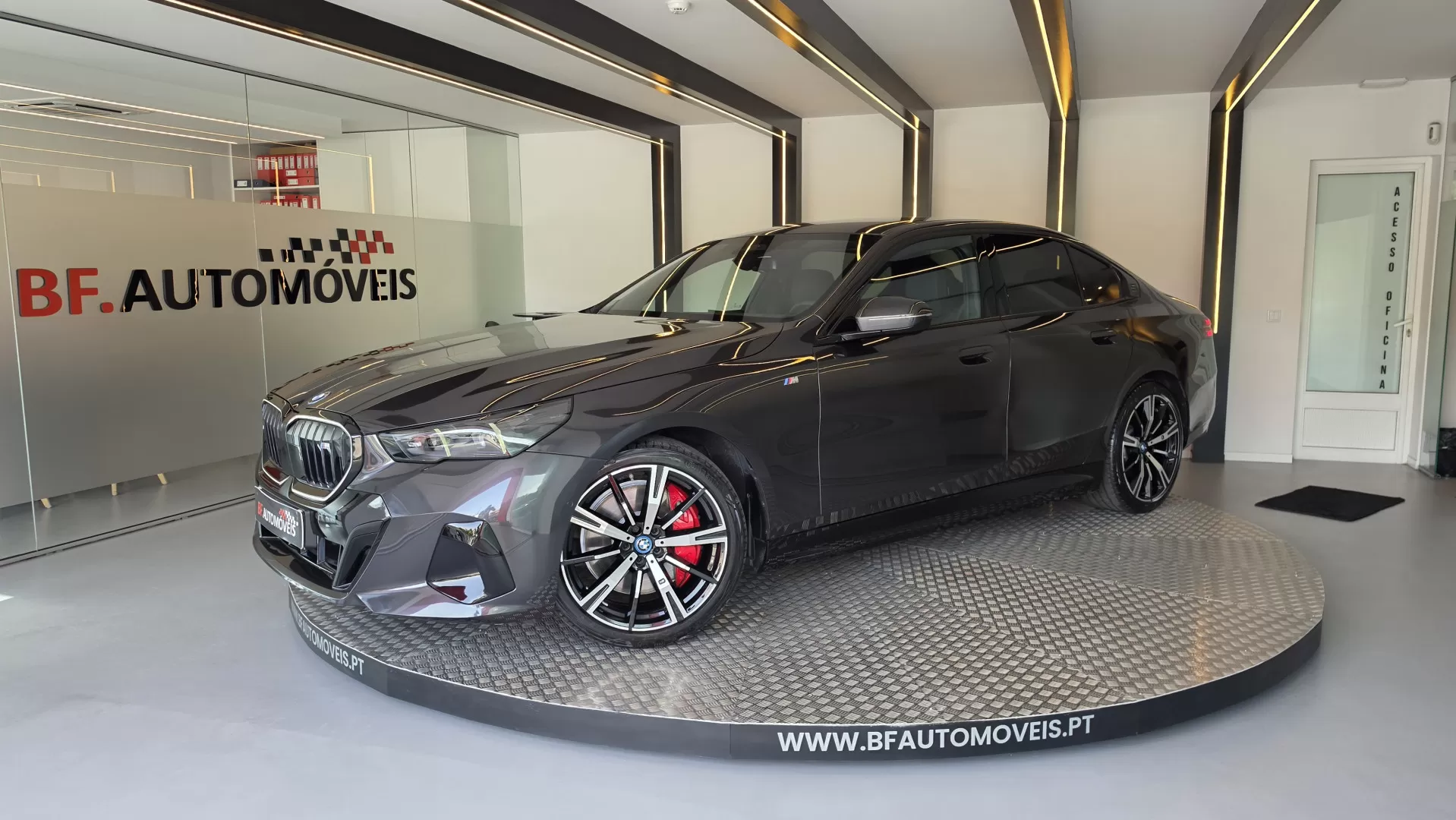 BMW i5 eDrive40 Pack Desportivo M Pro - foto 2