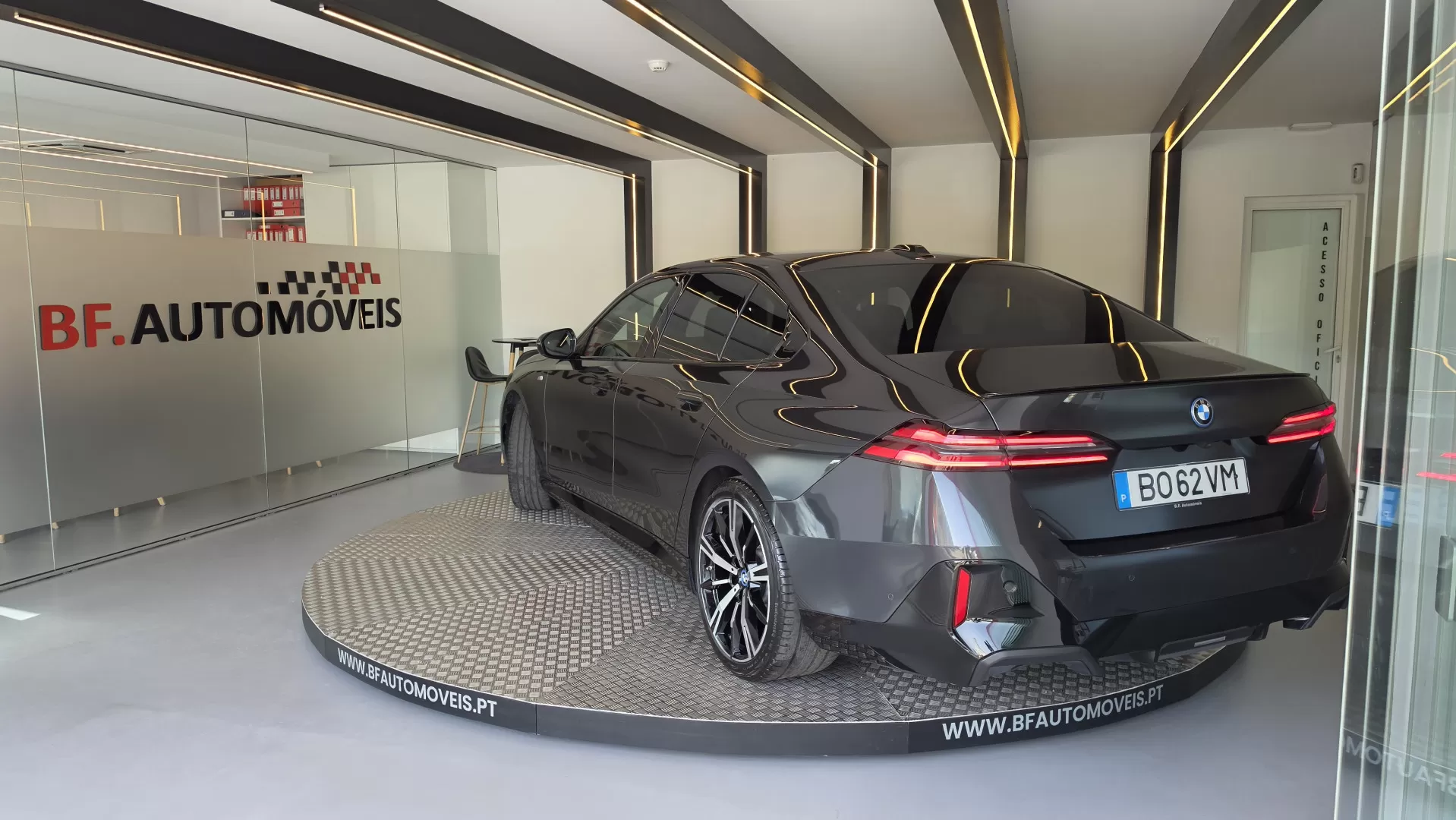 BMW i5 eDrive40 Pack Desportivo M Pro - foto 3