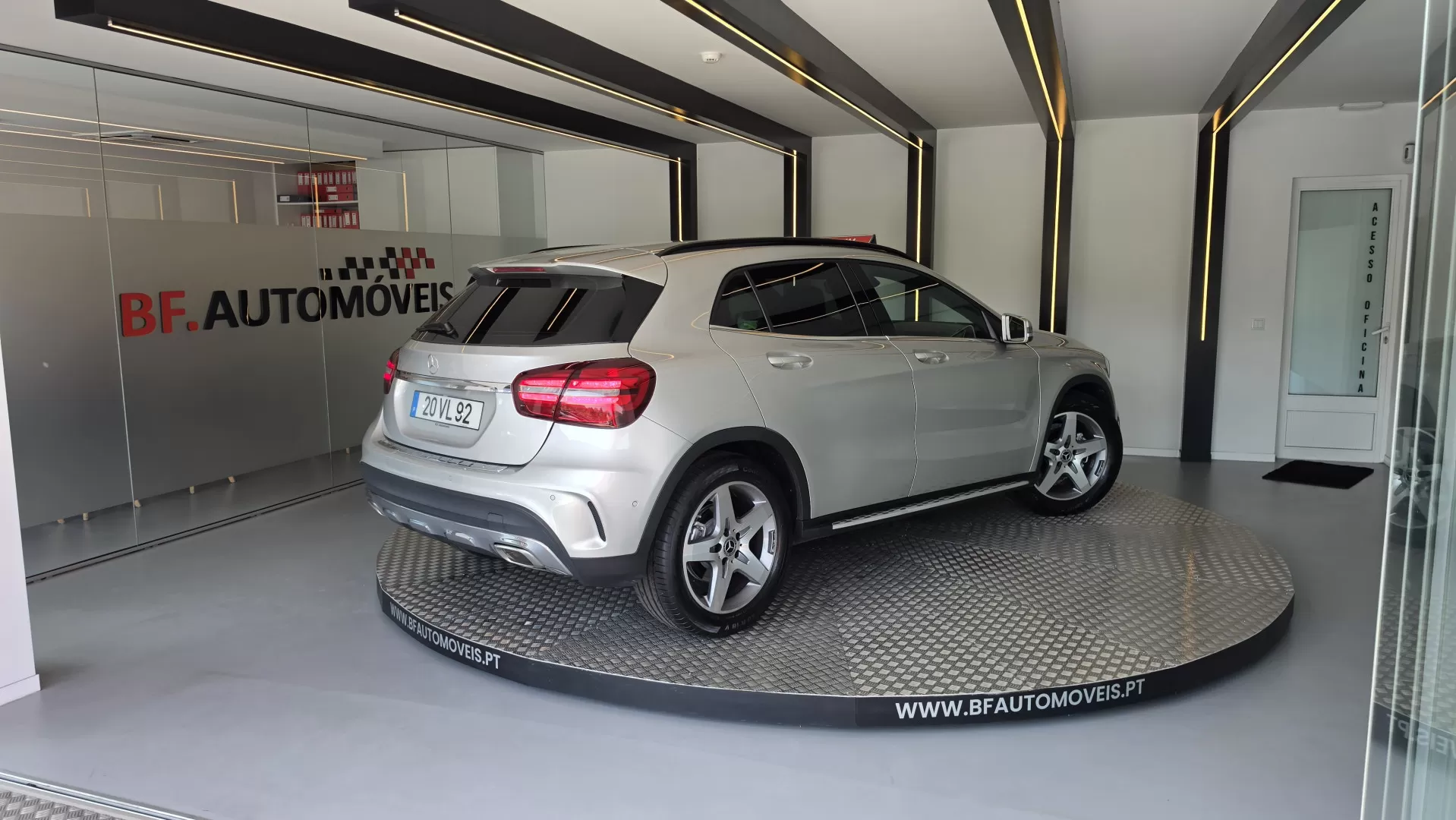 Mercedes-Benz GLA 180 CDI AMG Line - foto 4