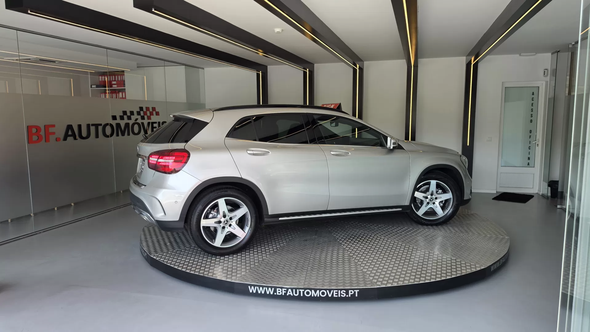 Mercedes-Benz GLA 180 CDI AMG Line - foto 7