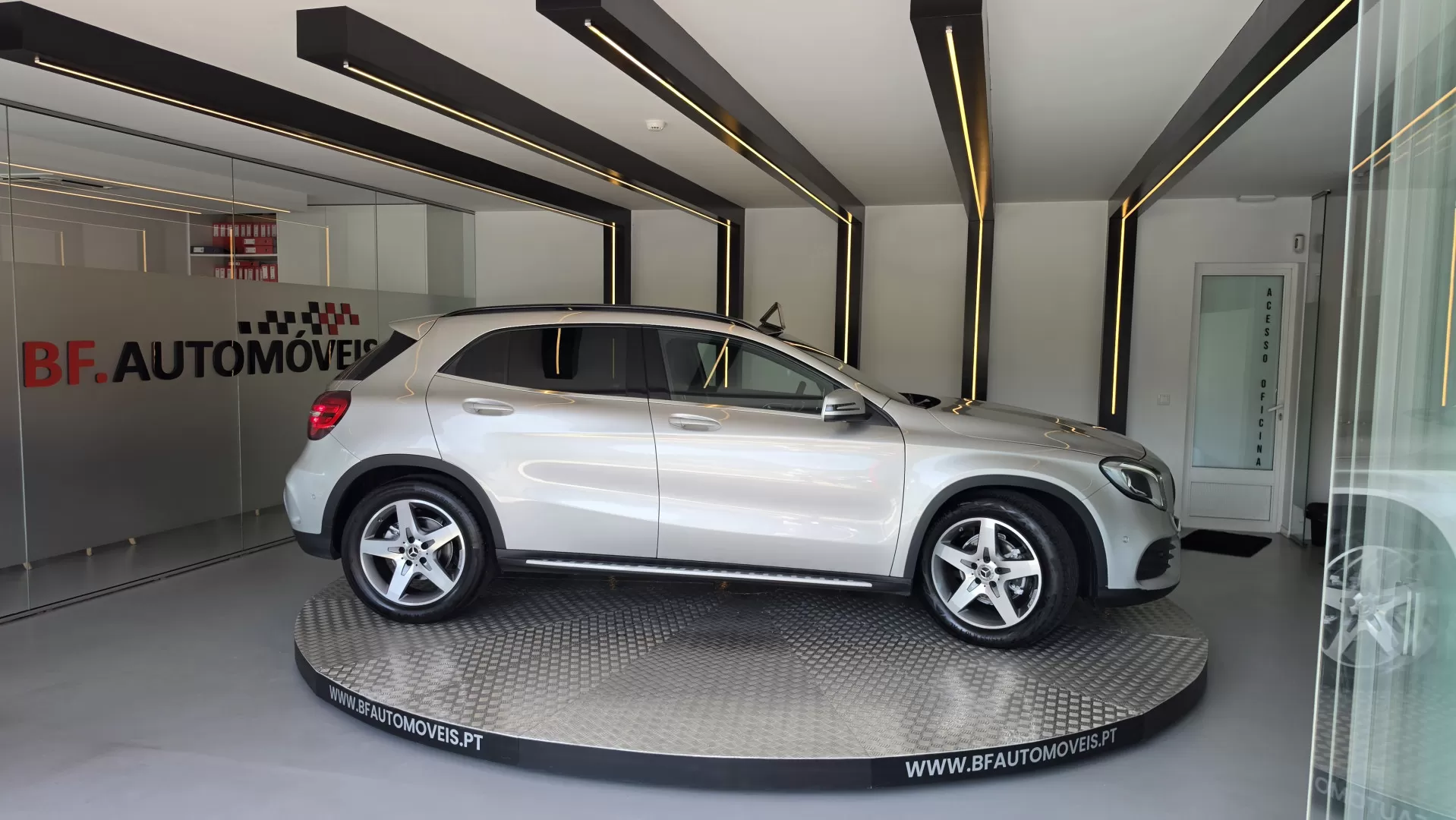 Mercedes-Benz GLA 180 CDI AMG Line - foto 8