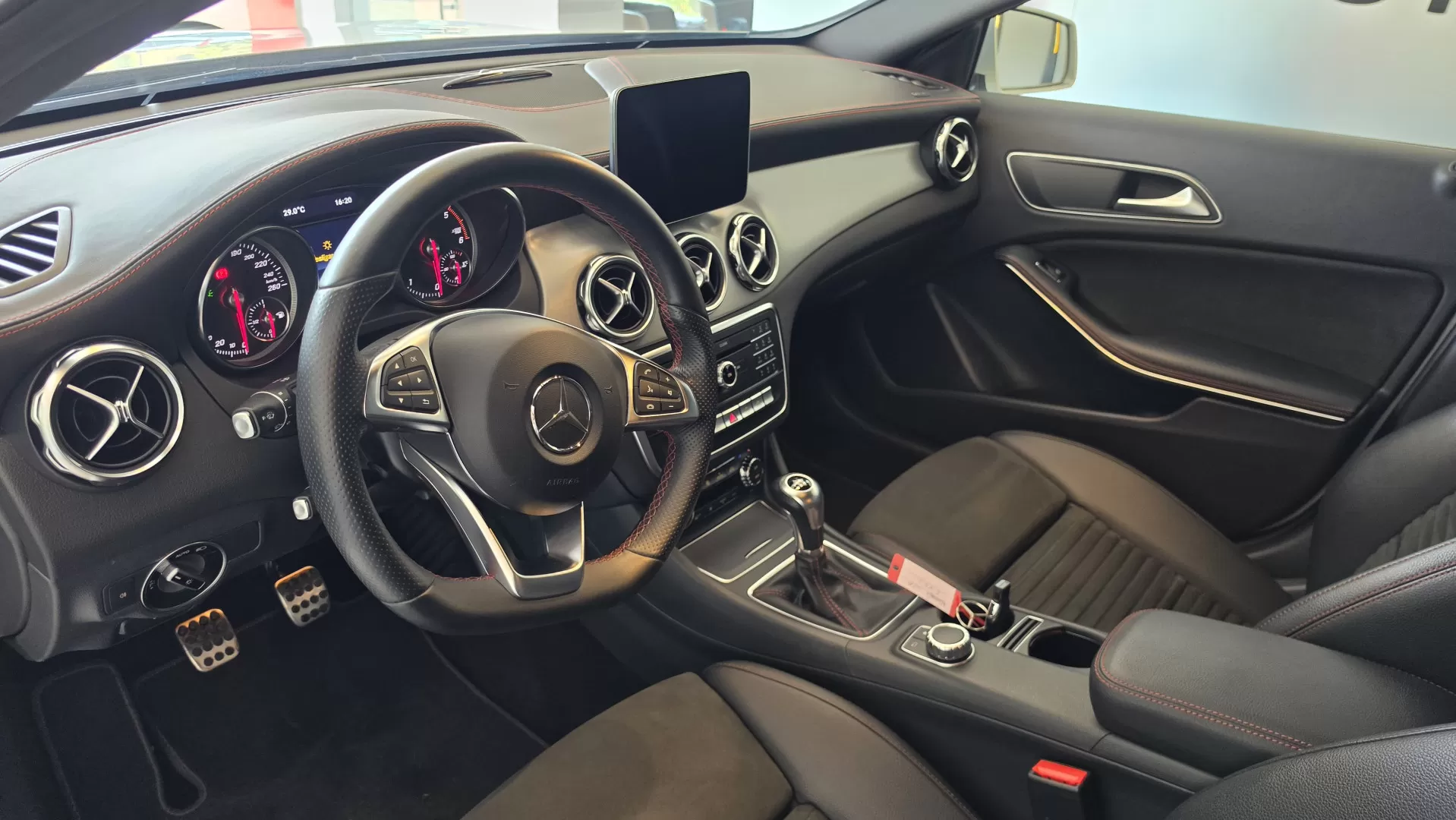 Mercedes-Benz GLA 180 CDI AMG Line - foto 6
