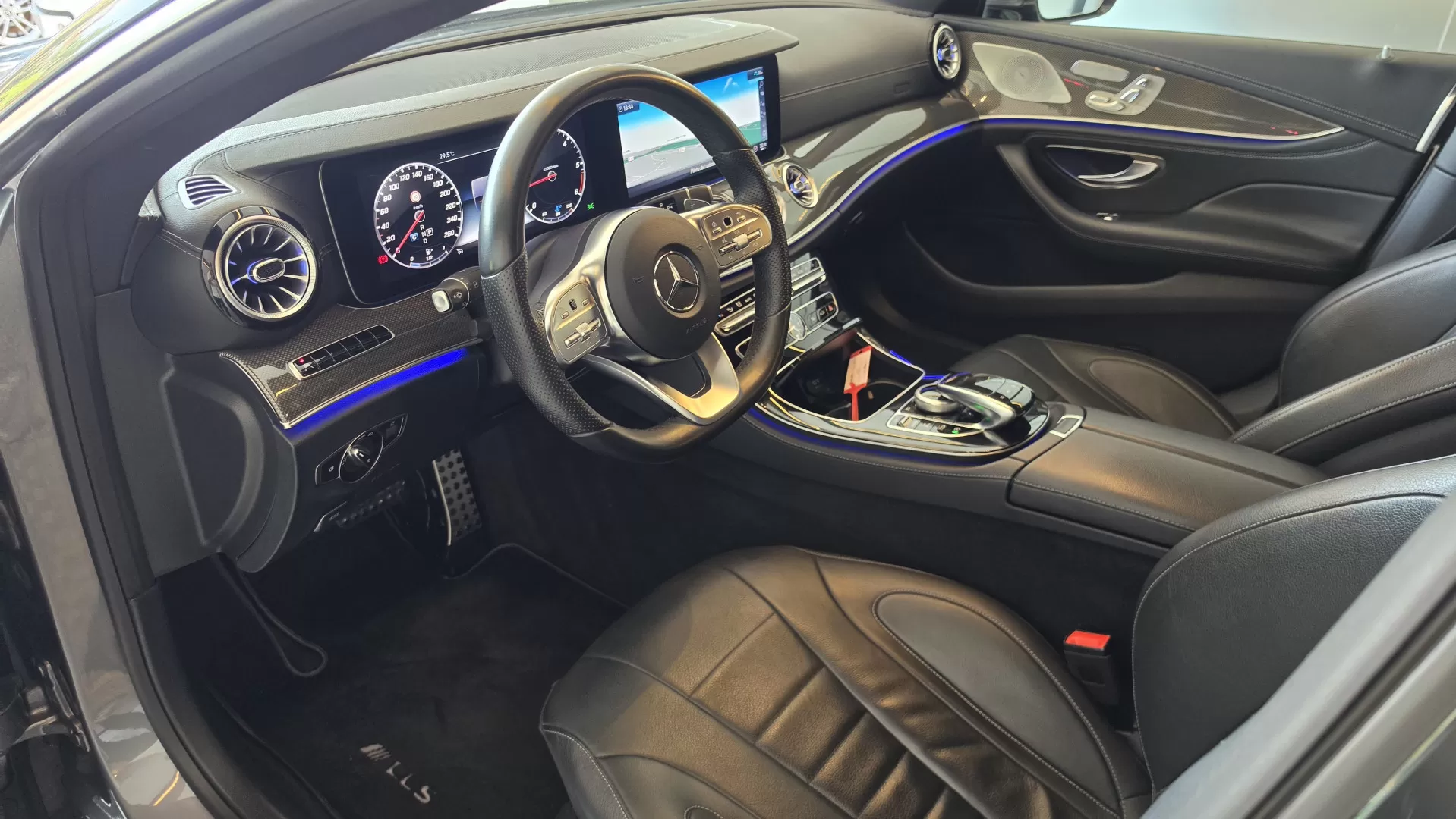Mercedes-Benz CLS 300 d AMG Line - foto 6