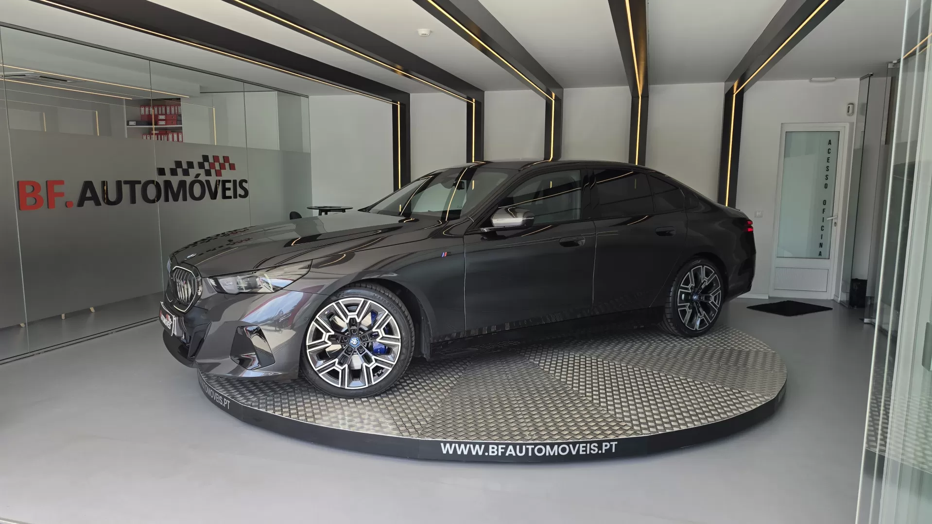BMW i5 eDrive40 Pack Desportivo M Pro - foto 2