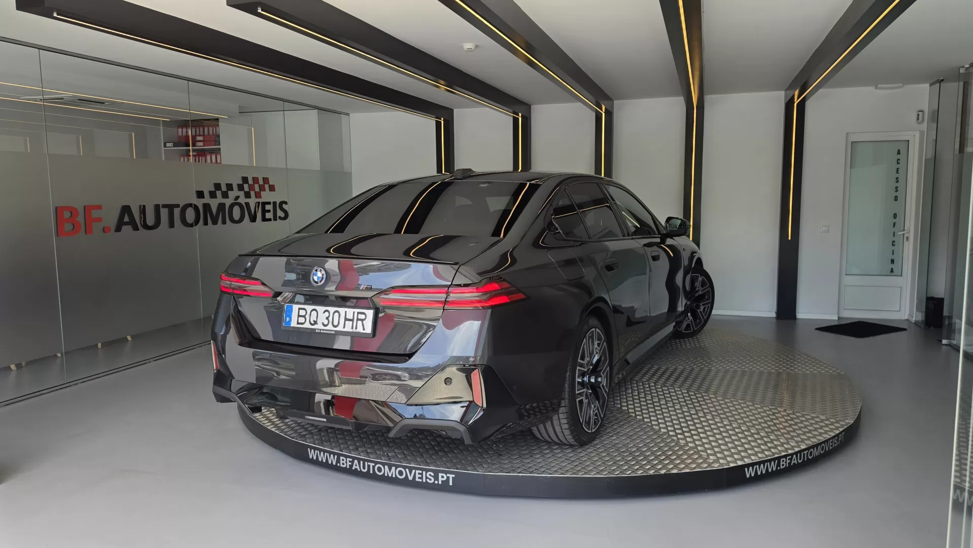 BMW i5 eDrive40 Pack Desportivo M Pro - foto 4