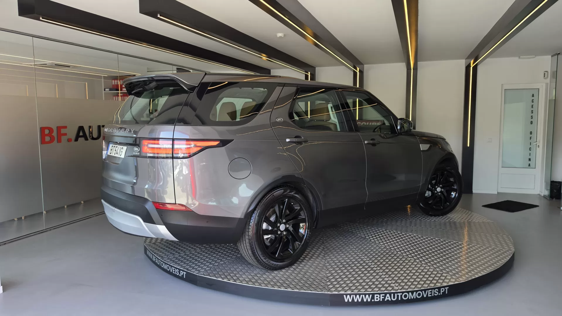 Land Rover Discovery 3.0 TD6 HSE Auto - foto 4