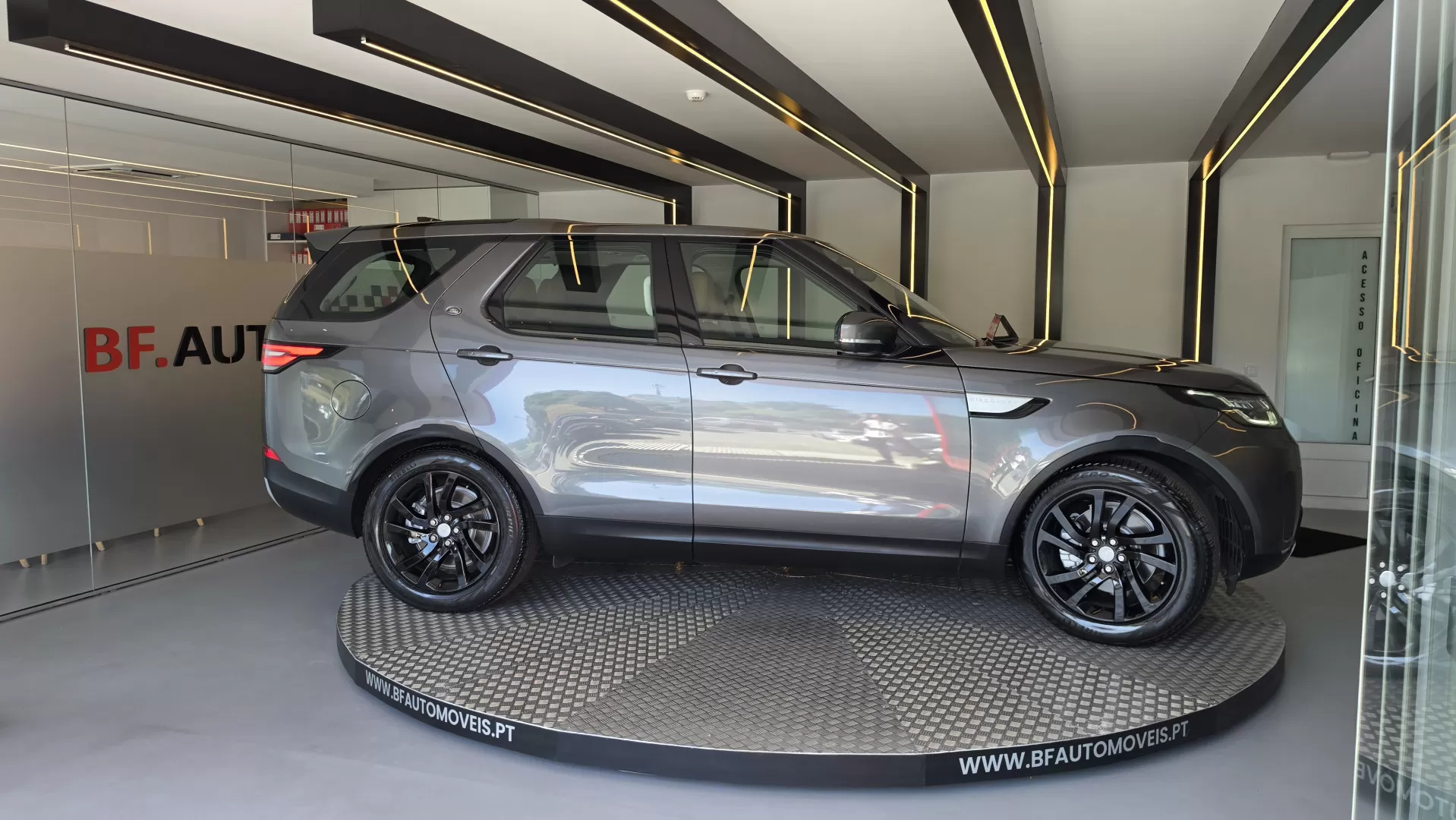 Land Rover Discovery 3.0 TD6 HSE Auto - foto 8
