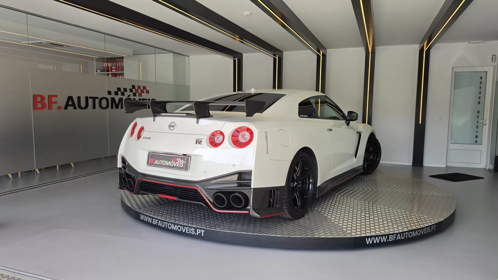 Nissan GT-R Nismo - foto 4