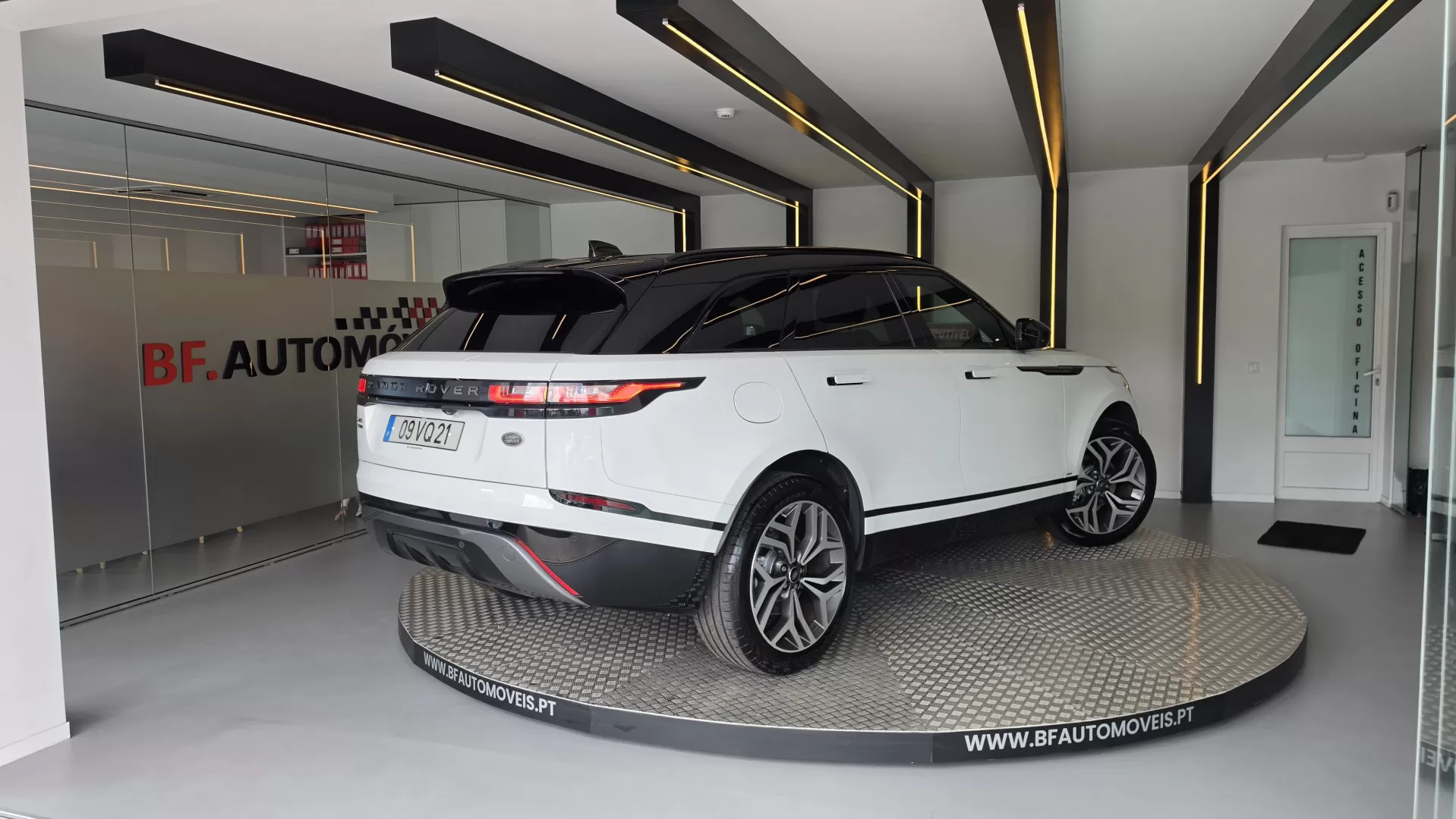 Land Rover Velar 2.0 D R-Dynamic S - foto 4