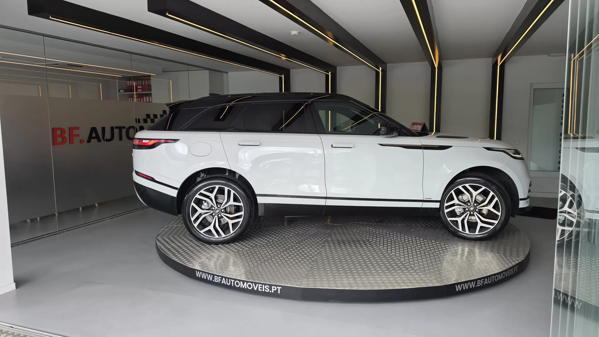 Land Rover Velar 2.0 D R-Dynamic S - foto 8