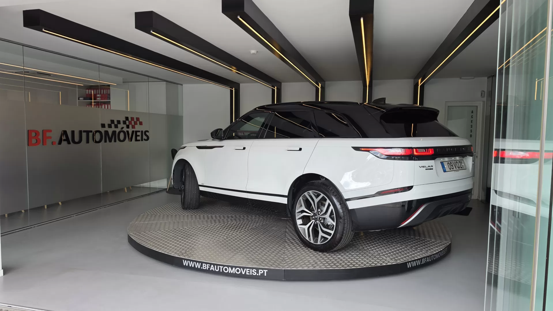 Land Rover Velar 2.0 D R-Dynamic S - foto 3
