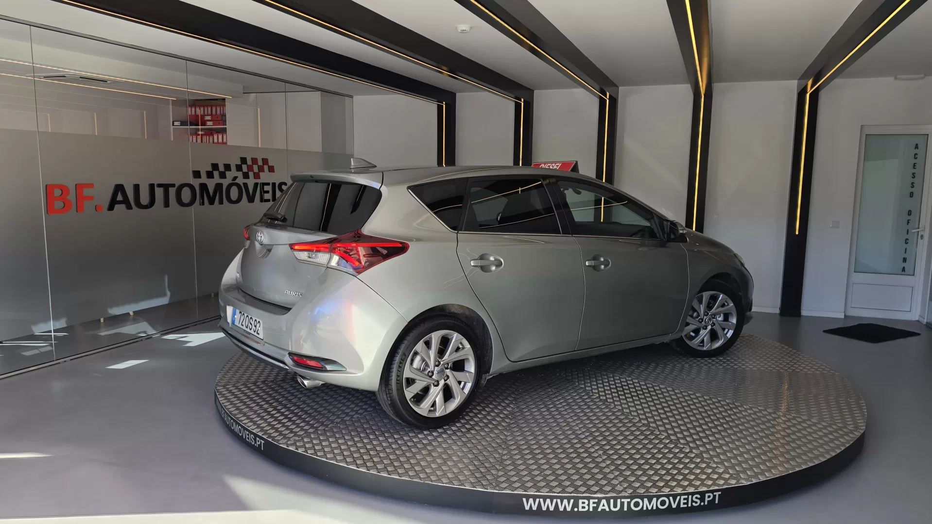 Toyota Auris 1.6 D-4D Exclusive+Navi - foto 4