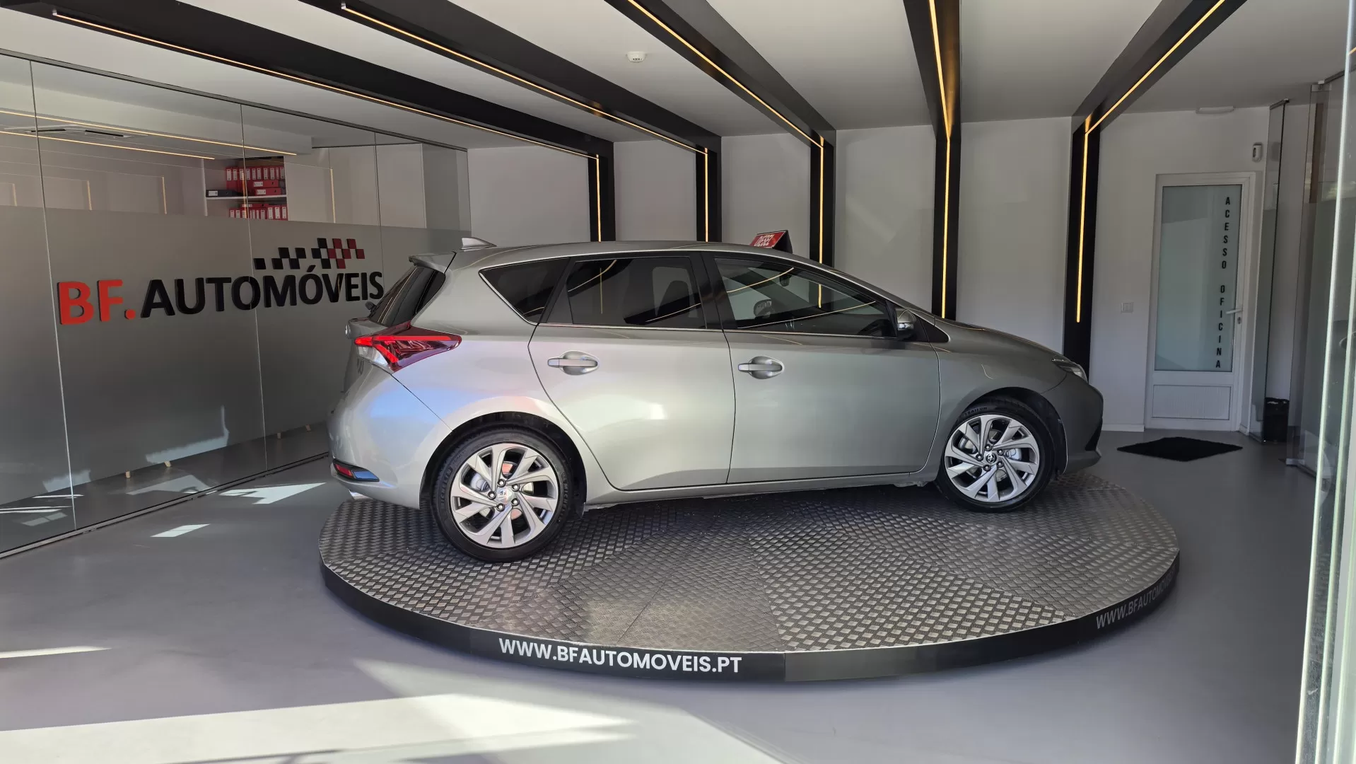 Toyota Auris 1.6 D-4D Exclusive+Navi - foto 7