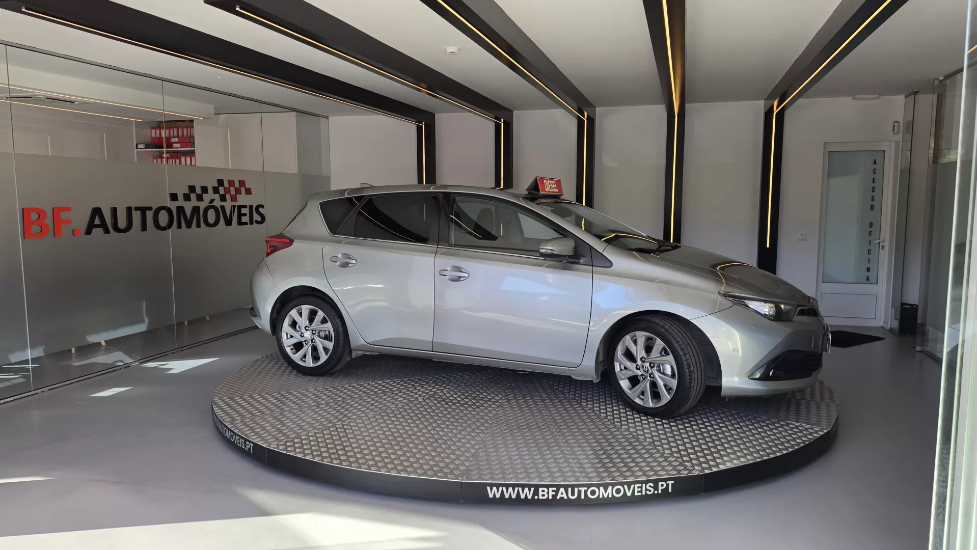 Toyota Auris 1.6 D-4D Exclusive+Navi - foto 8