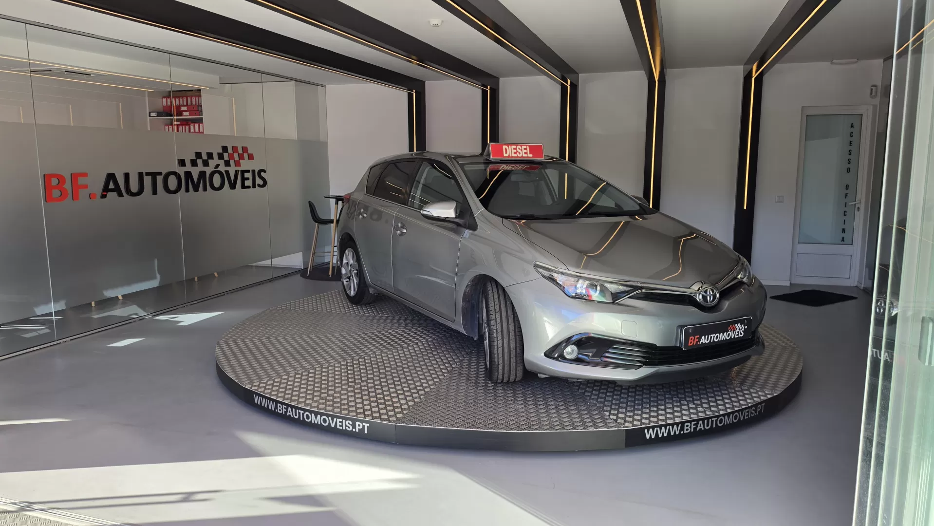 Toyota Auris 1.6 D-4D Exclusive+Navi - foto 5