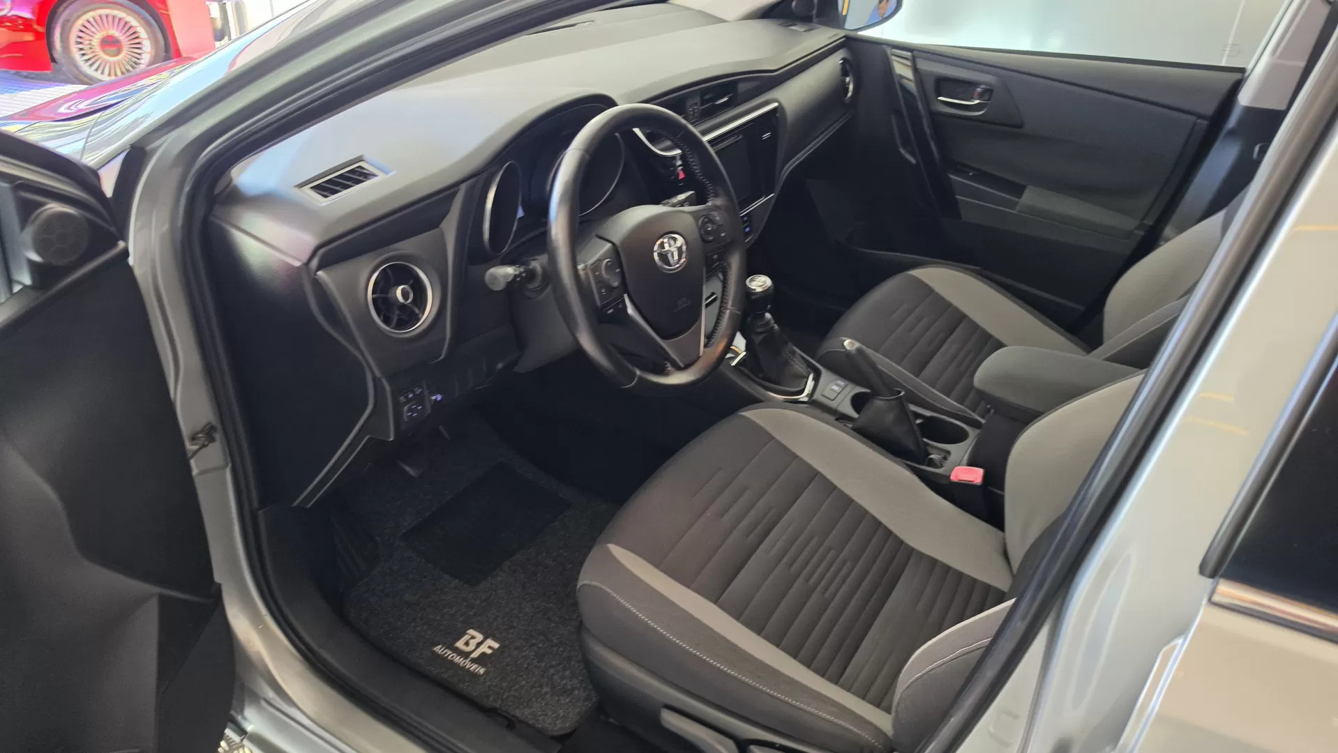 Toyota Auris 1.6 D-4D Exclusive+Navi - foto 6