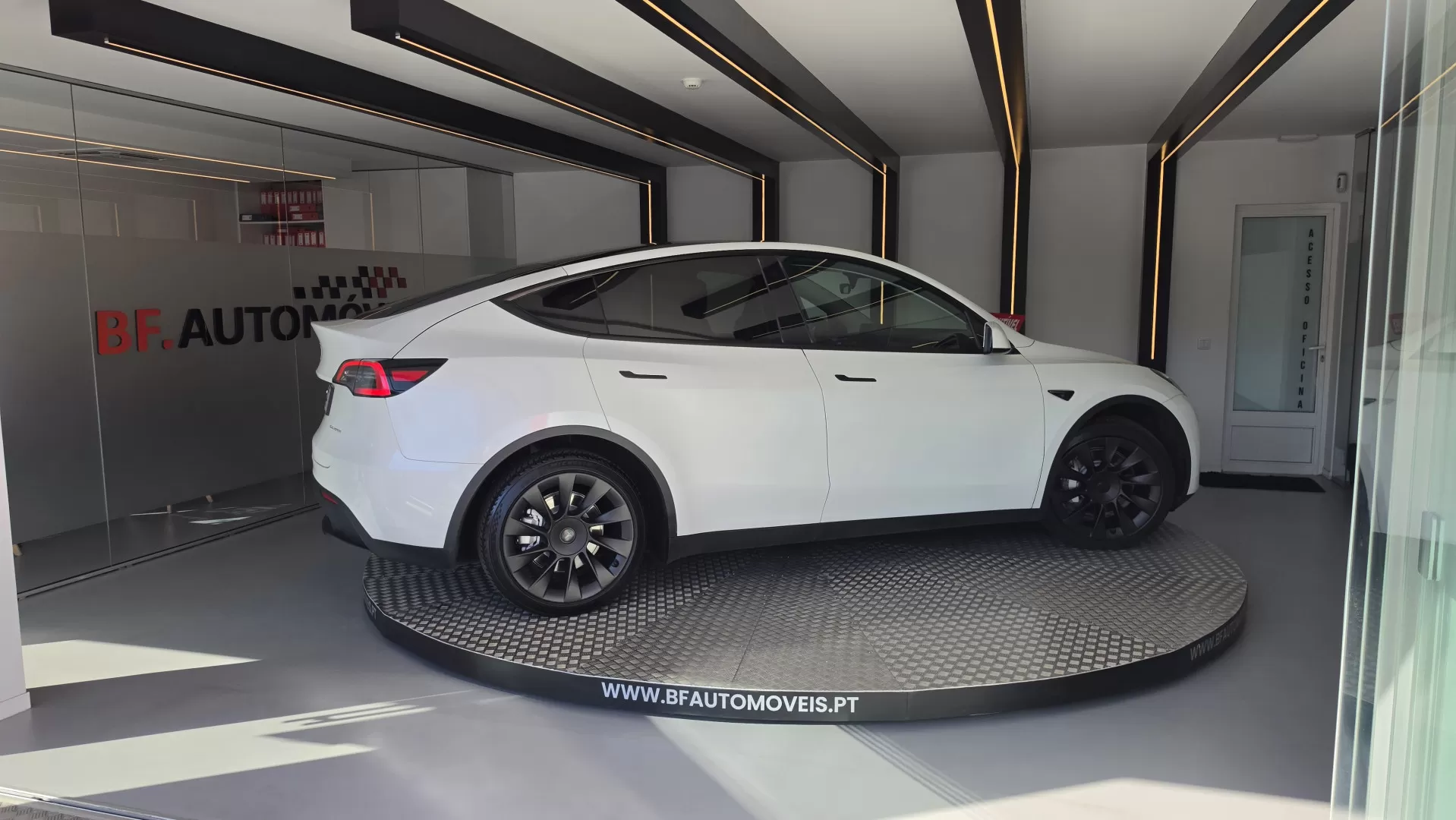 Tesla Model Y Long Range Dual Motor AWD - foto 7