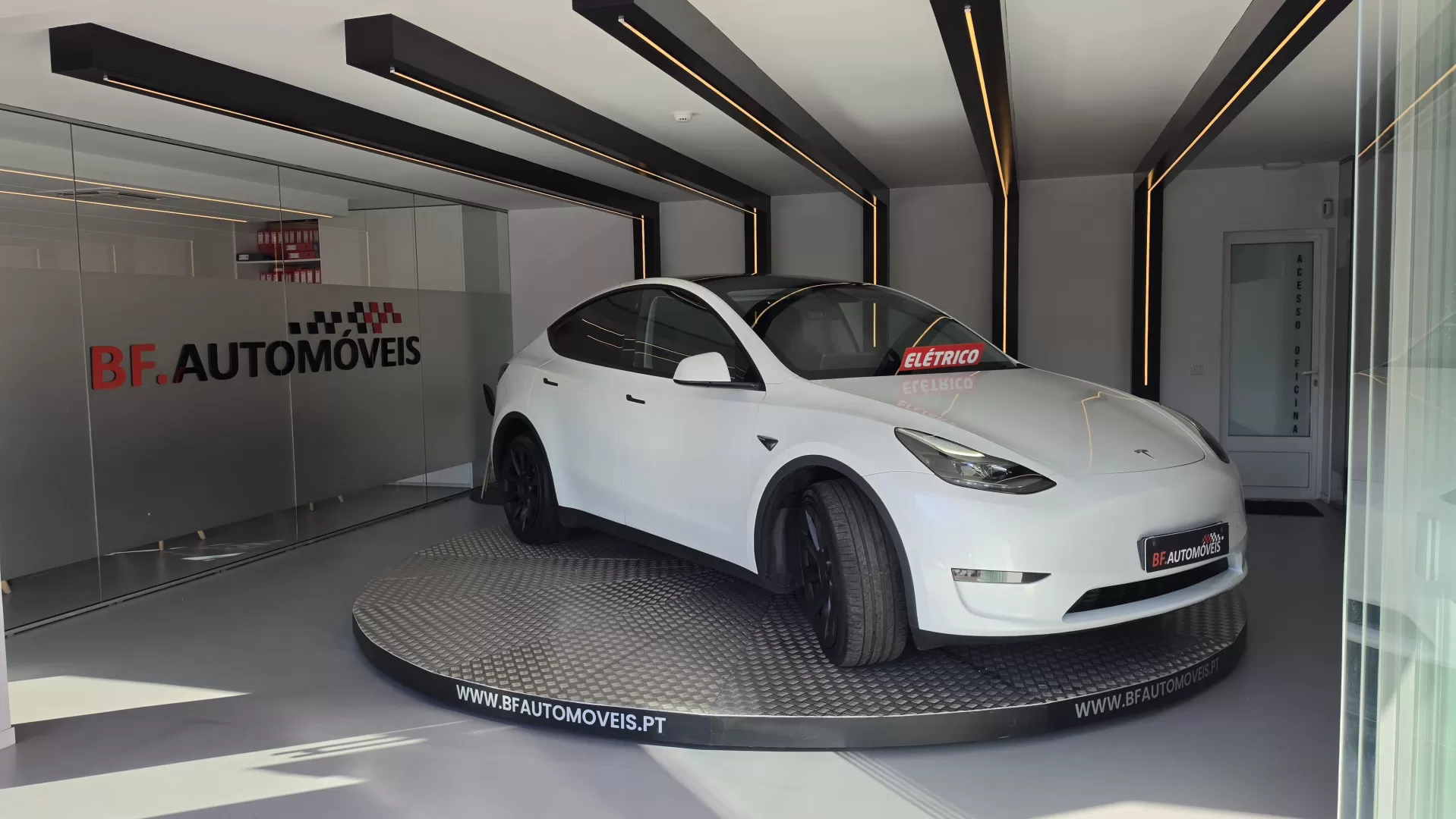 Tesla Model Y Long Range Dual Motor AWD - foto 5