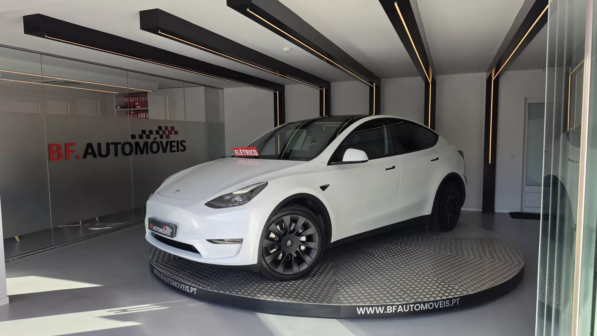 Tesla Model Y Long Range Dual Motor AWD - foto 2