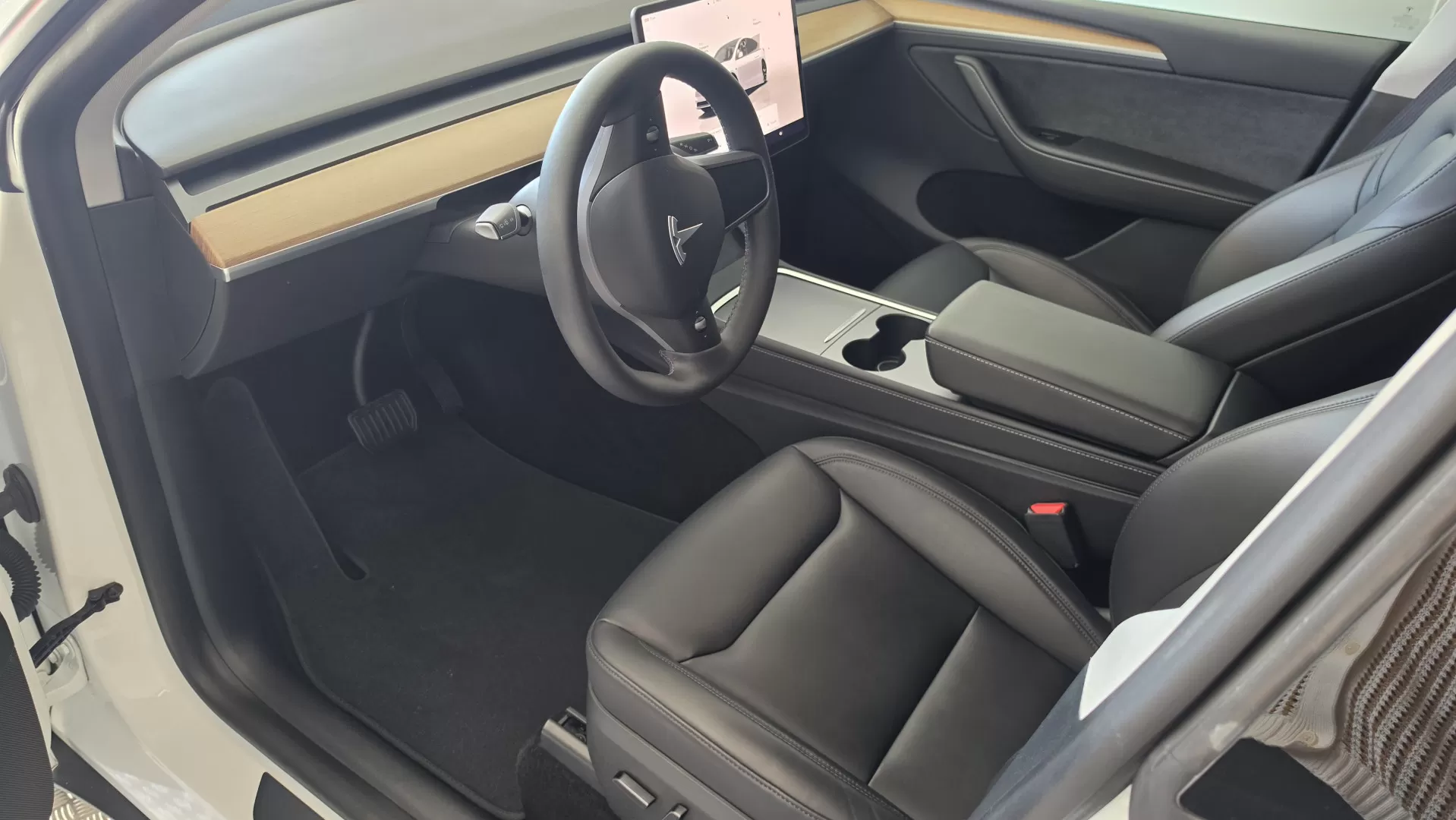 Tesla Model Y Long Range Dual Motor AWD - foto 6