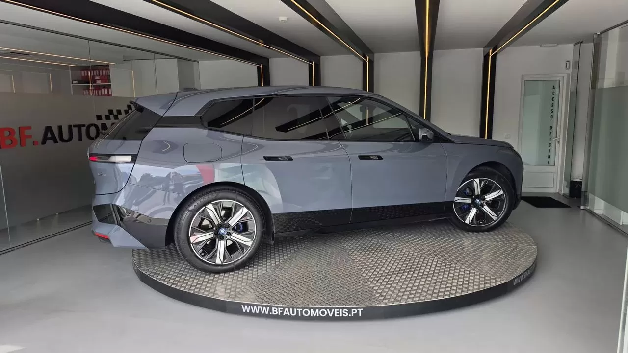 BMW iX xDrive 40 Pack Desportivo - foto 8