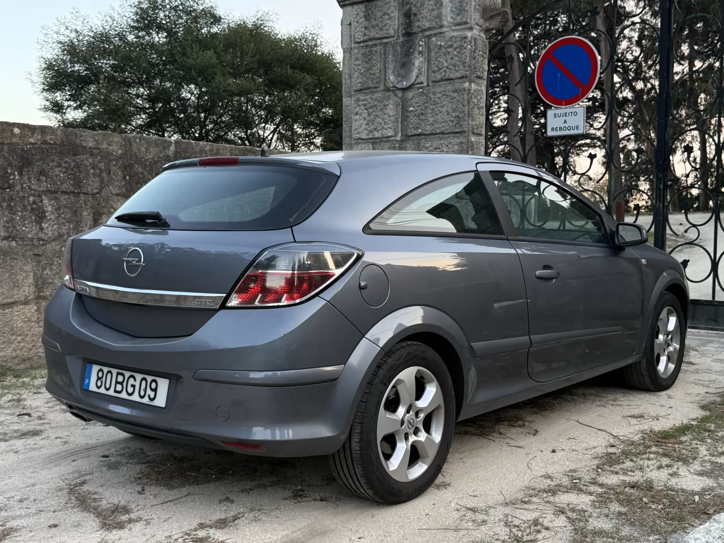 Opel Astra GTC 1.6 Easytronic - foto 3