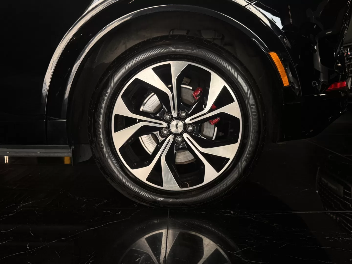 Ford Mustang Mach-E Premium - foto 8